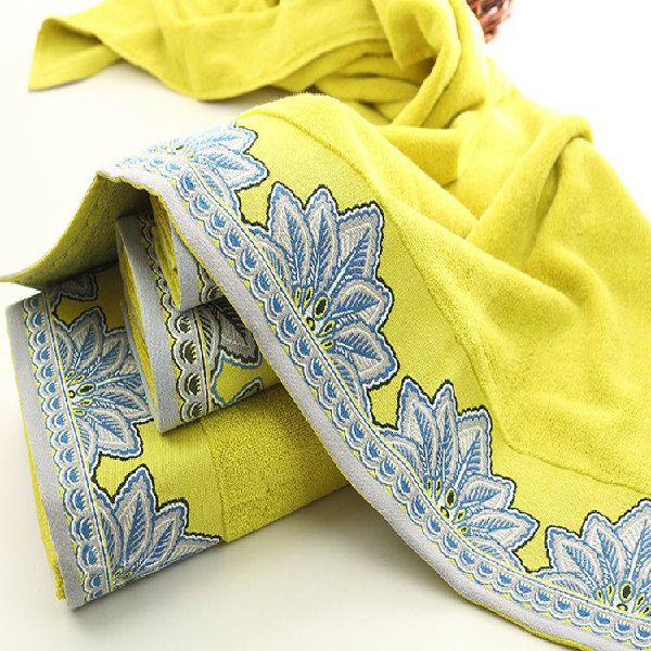 wholesale china high quality 100% cotton embroidery bath towel/yellow color
