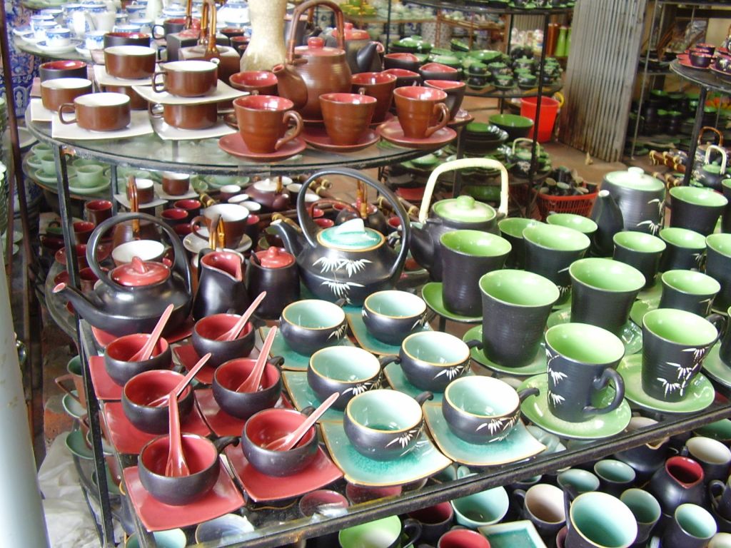 Tea cup pottery Bat Trang, etc