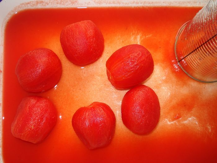 Whole peeled tomato 