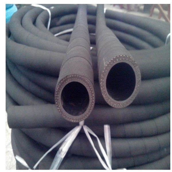 Wear resistant rubber sandblasting hose