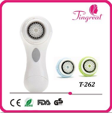 Ultrasonic face cleaning brush