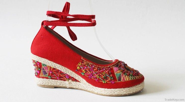 China Folk Style Handmade Embroidered Shoes, Flat Cloth Shoes