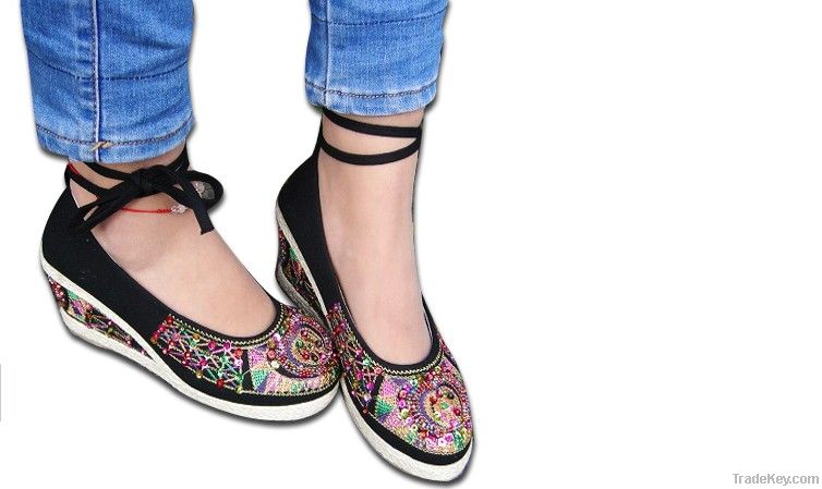 China Folk Style Handmade Embroidered Shoes, Flat Cloth Shoes