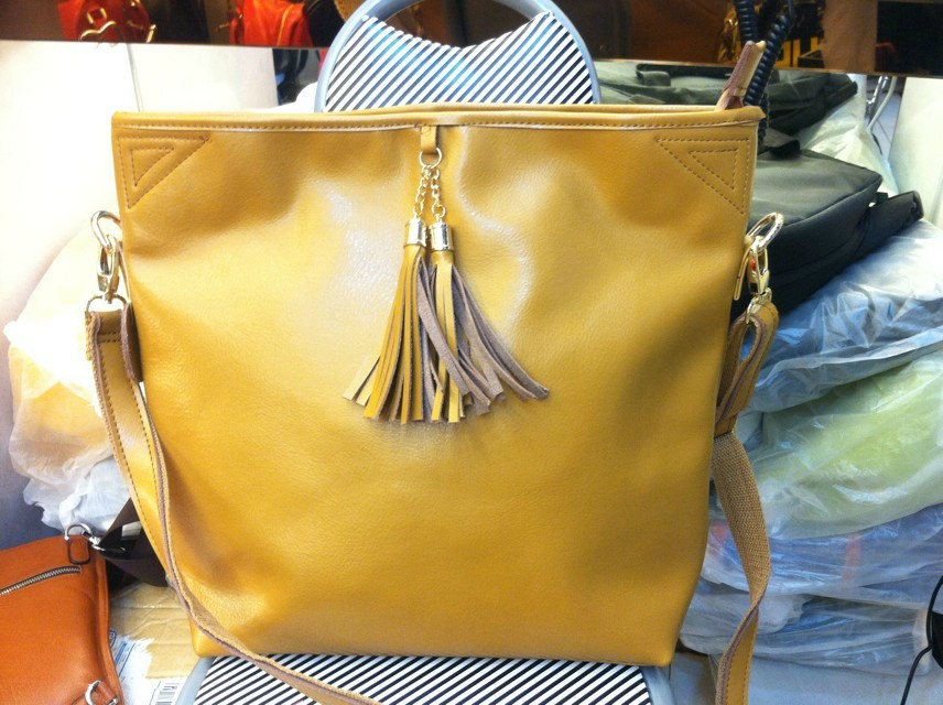 Geniune Leather handbag / shoulder bag