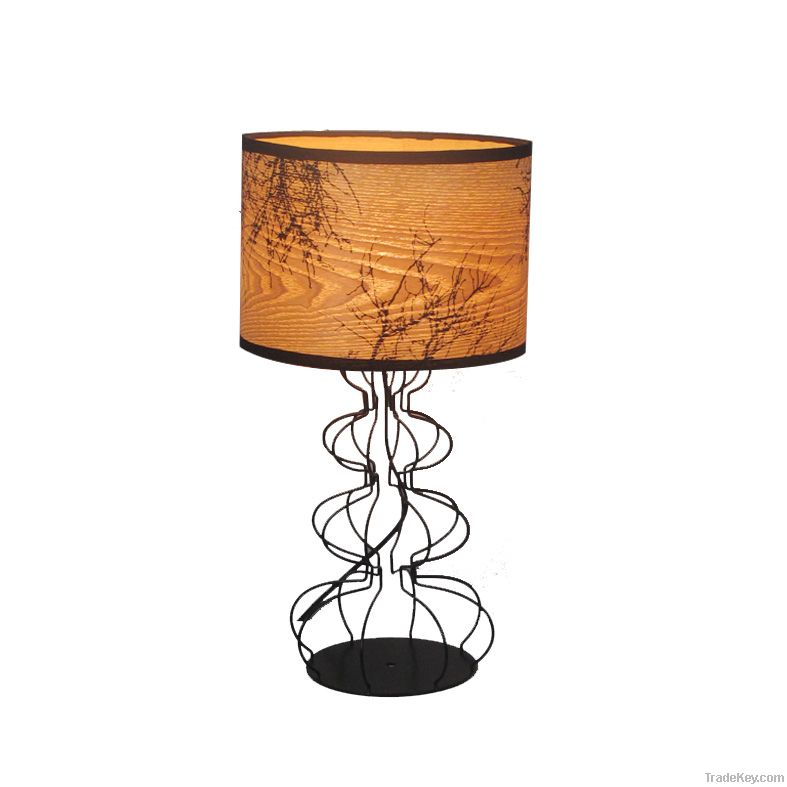 Metal wire table lamp