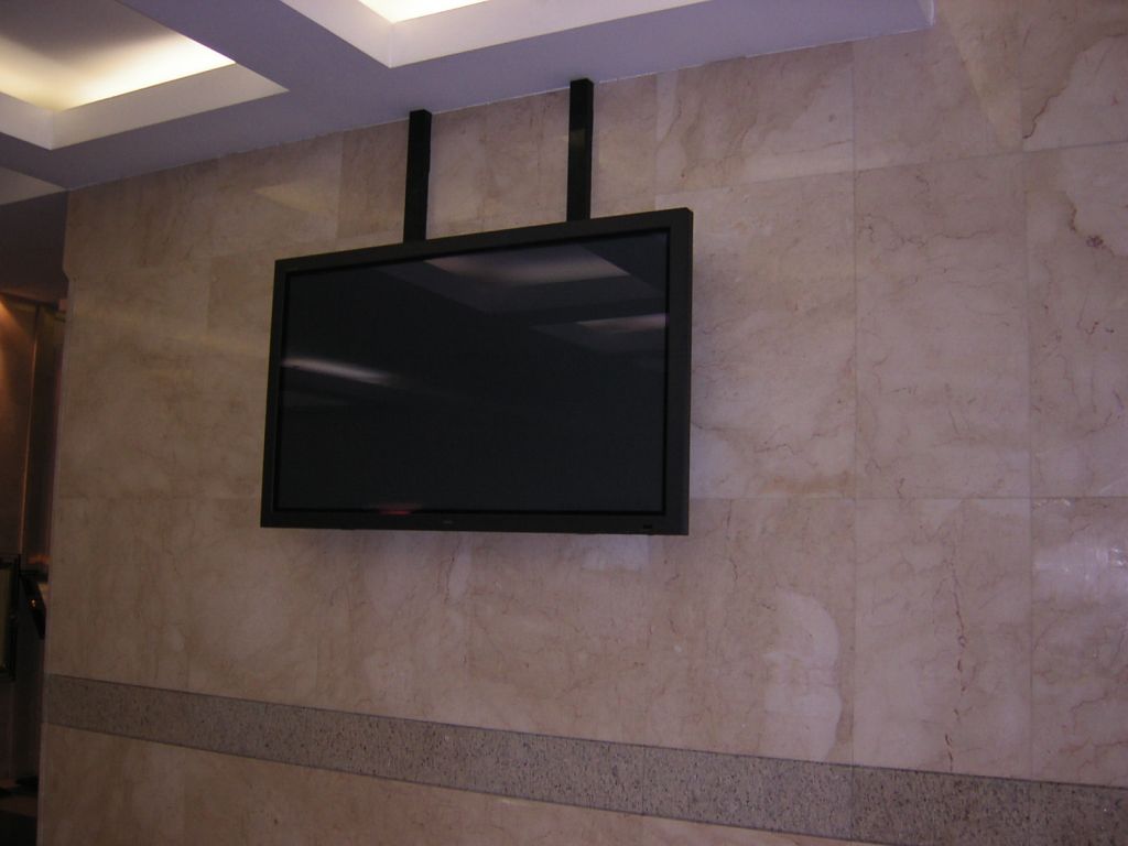 42"  digital signage