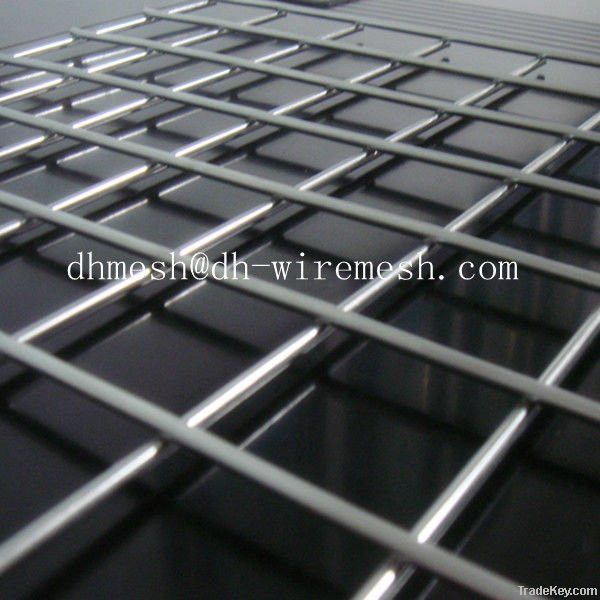 Welded mesh panel