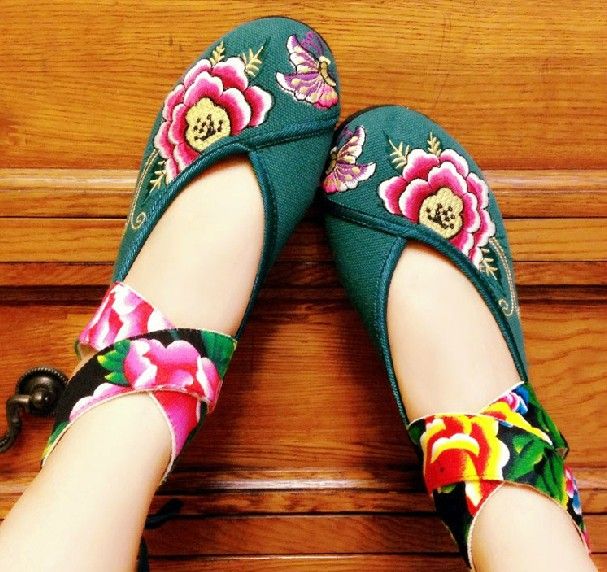 Cloth Shoes with Strap Floral Embroidery 