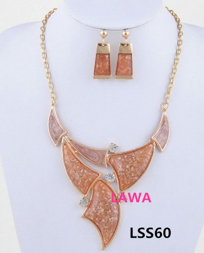 Wholesale fashion Woman handmade necklace earrings set  LSS60