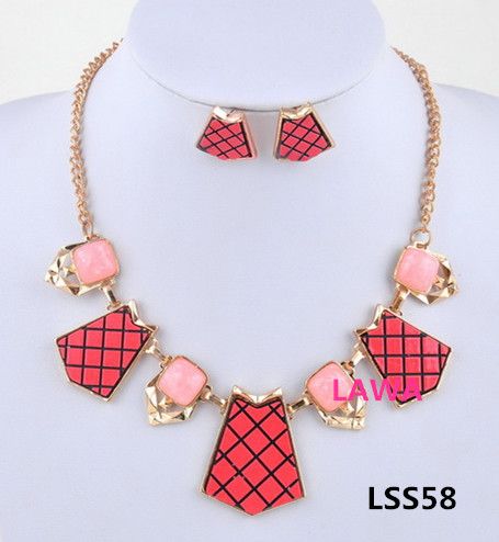 Wholesale fashion Woman handmade necklace earrings set  LSS58