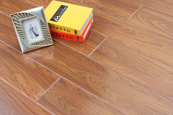 HDF Laminate Wood Flooring with mirror mold-press AC3 AC4 Best Seller