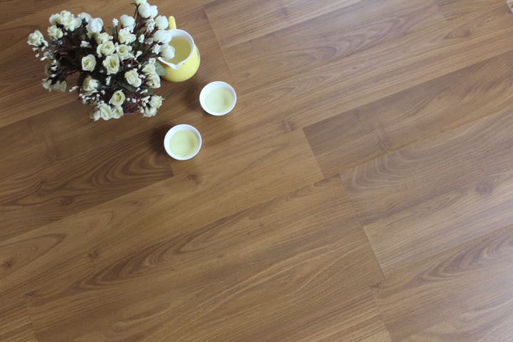 Strips Laminate Flooring HDF Small Crystal Embossed AC3 AC4 Best Seller