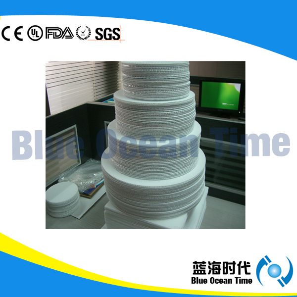 Food grade corrugated plastic cake boards