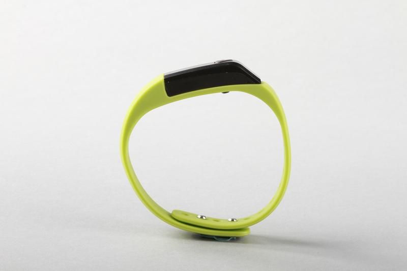 Waterproof IP67 Bluetooth 4.0 wireless smart bracelet wearable device 