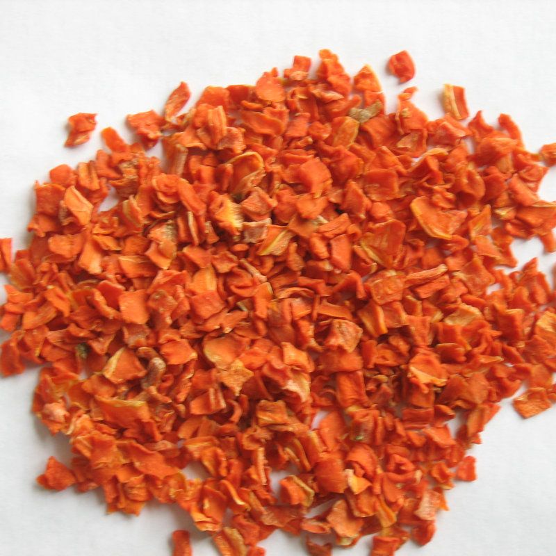 Dried carrot cubes