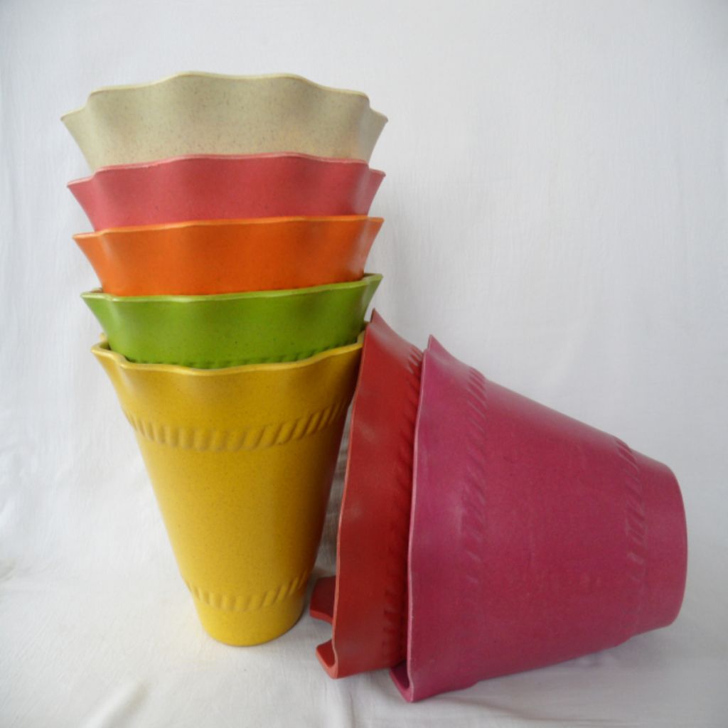 Wall hanging degradable flower pots with hanging hook-new challenger to plastic flower pots