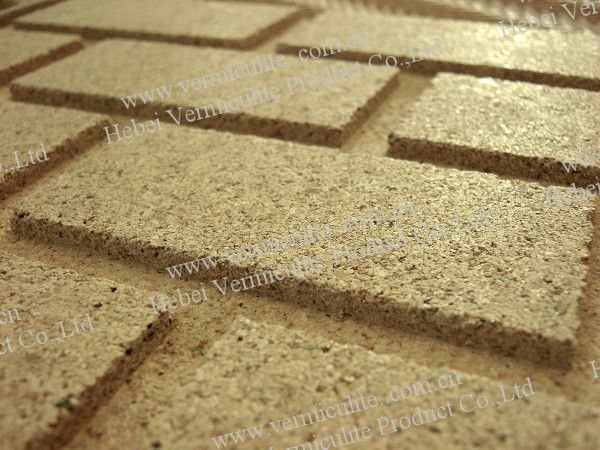 Reeded vermiculite brick for fireplace 
