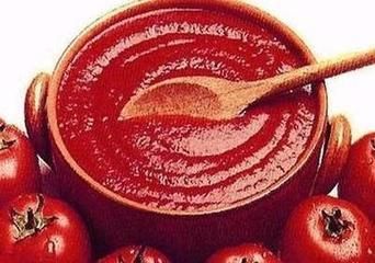 Canned tomato paste