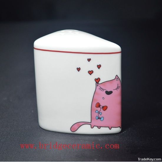 Heart-ShapedSaltandPepperShakers