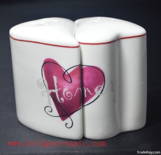 Heart-ShapedÂ SaltÂ andÂ PepperÂ Shakers