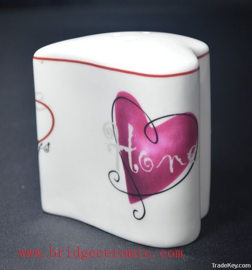 Heart-ShapedSaltandPepperShakers