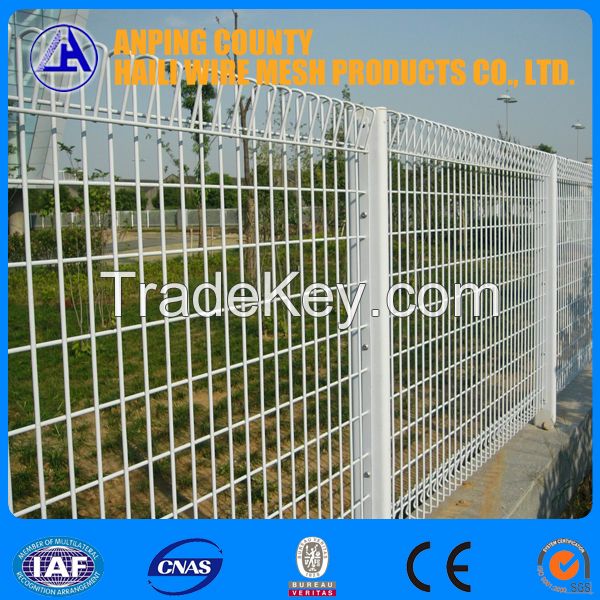 welded wire mesh fence