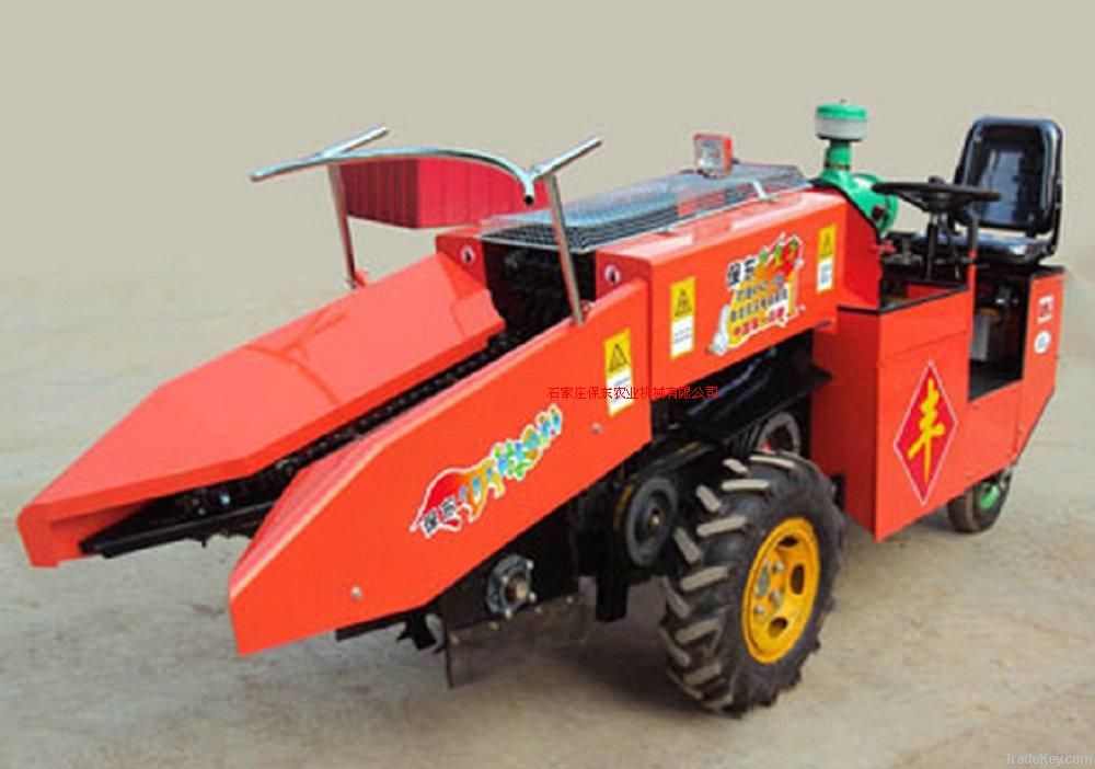 Self-propelled corn harvester