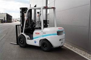 Brand New 2.5tondiesel Forklift Truck with 490 Engine