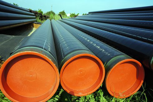 Oil and gas conveyance steel pipe