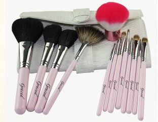 Makeup brush kit with pouch