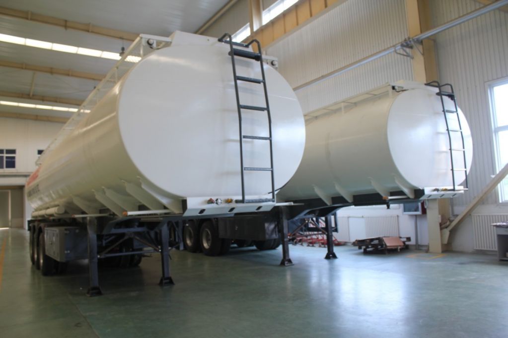 Fuel tanker trailer