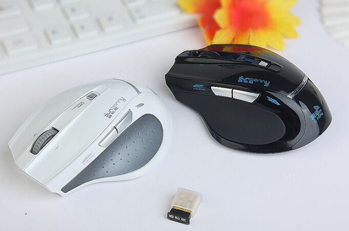  6-key Right-handed Ergonomic Maneuverability Wireless Mouse with 2.4GHz Transmitting Technology