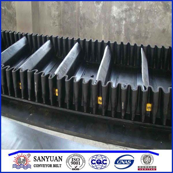 Corrugated sidewall conveyor belt