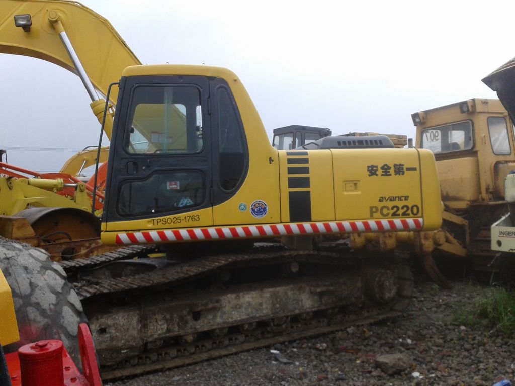 Used Komatsu Pc220-7 Excavator For Sale Made In Japan