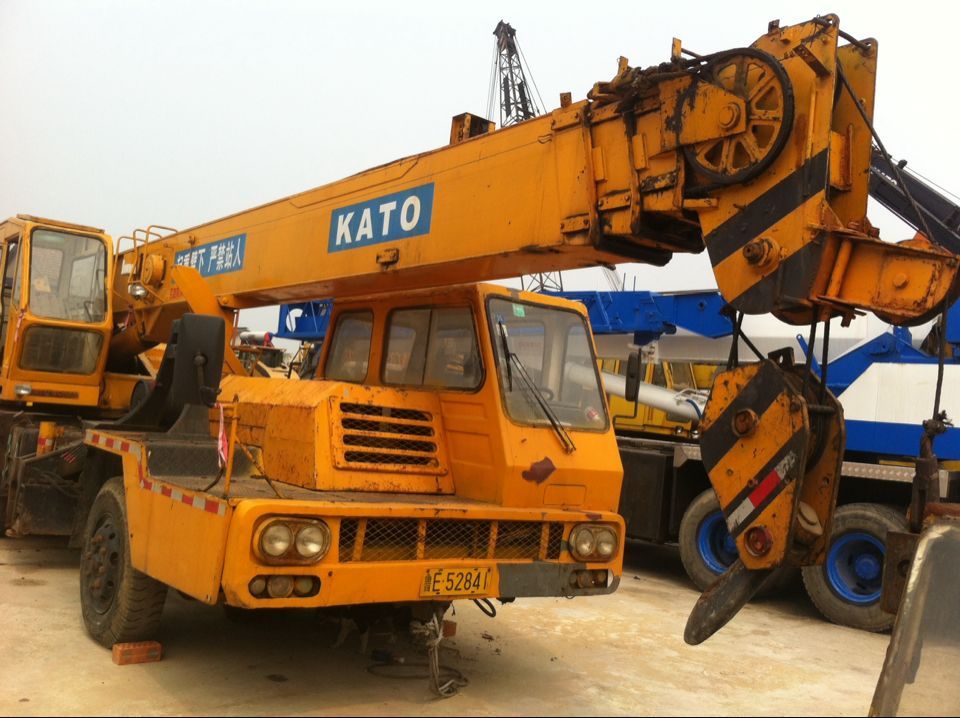 Used Truck crane used KATO NK300E, used kato 30 ton crane for sale