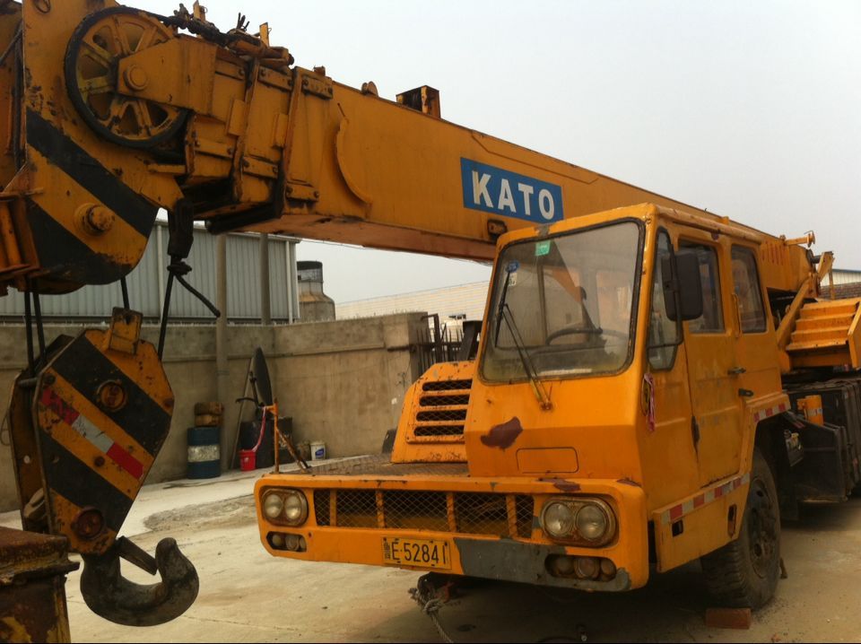 Used Truck crane used KATO NK300E, used kato 30 ton crane for sale