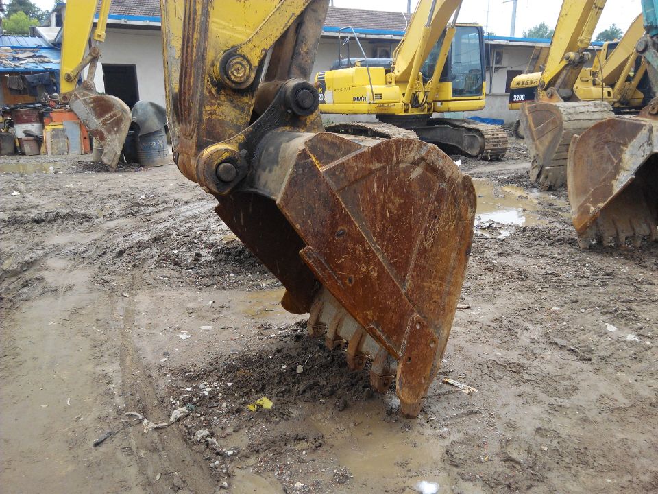Used komatsu  pc200-7//hydraulic excavator