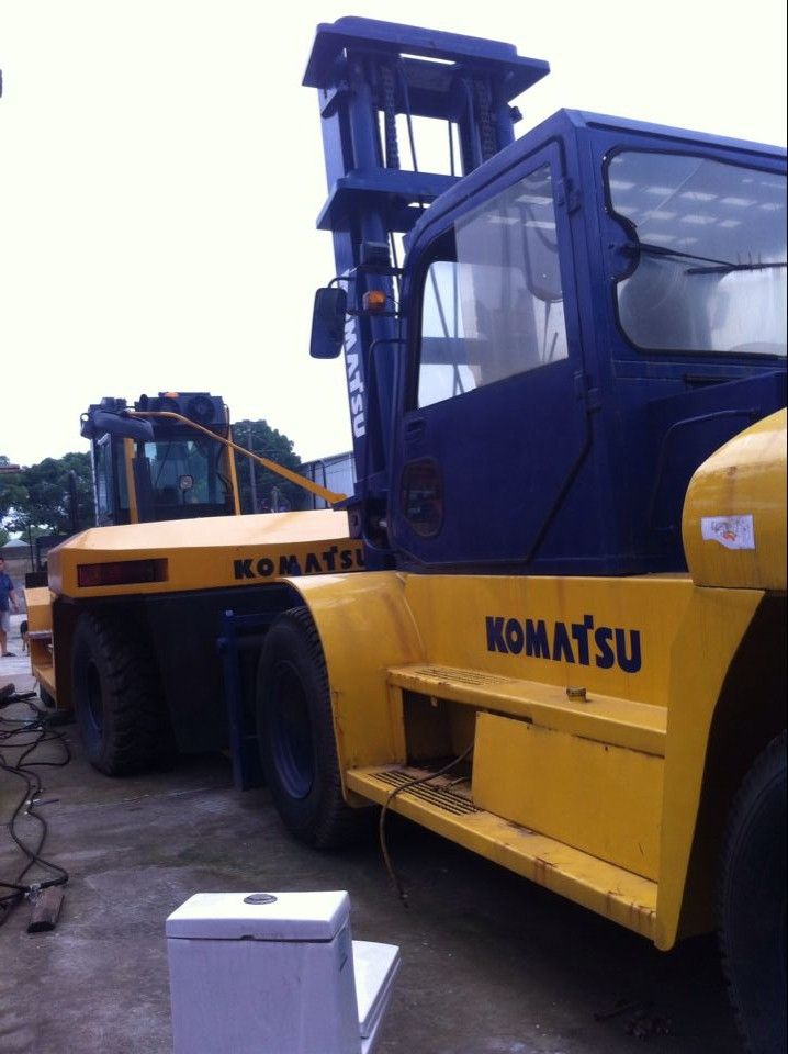 Used Komatsu diesel forklift/20 ton forklift truck/forklift truck