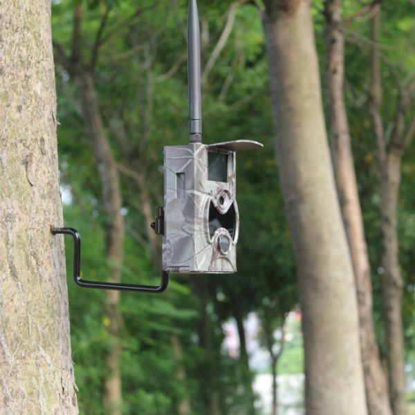 latest Infrared GSM MMS hunting trail camera with multi-language