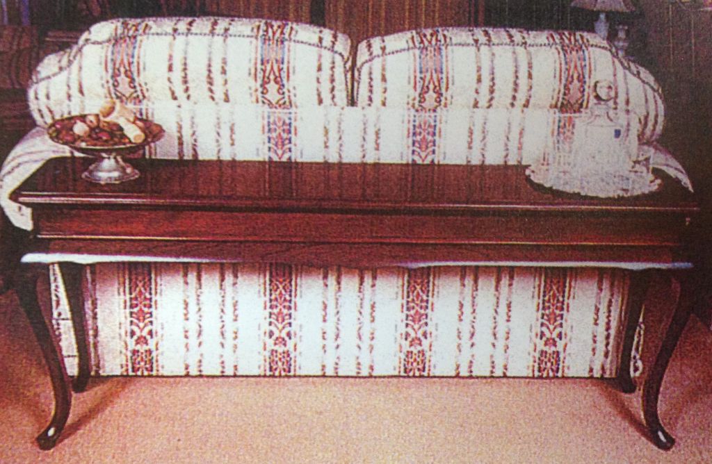 Queen Anne sofa console