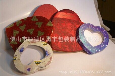 Manufacturing heart-shaped gift packaging box