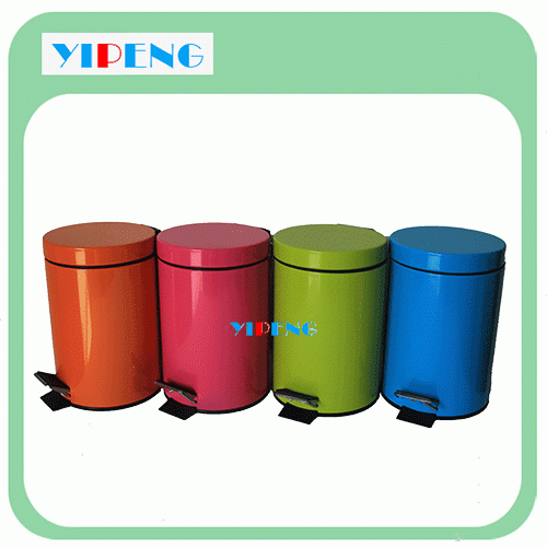 Round pedal dust bin