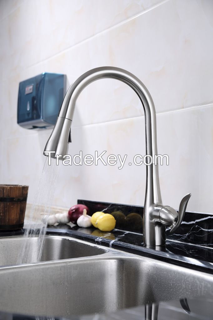 Single Handle Magnetic Pull Down Kitchen Faucet