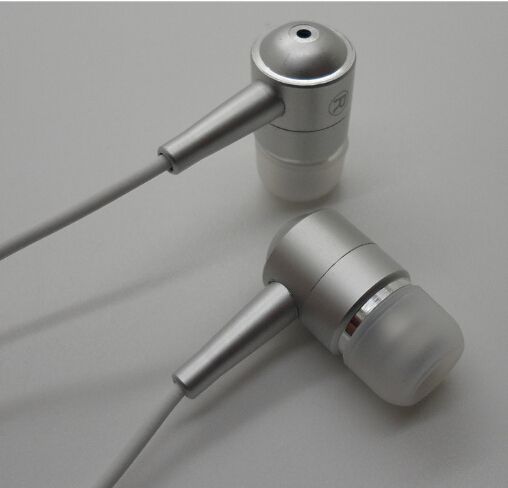 Factory price high quality stereo wired mobile phone earphone with mic and voice control