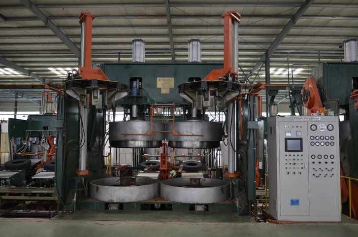 Mechanical Tire Vulcanizing Machine