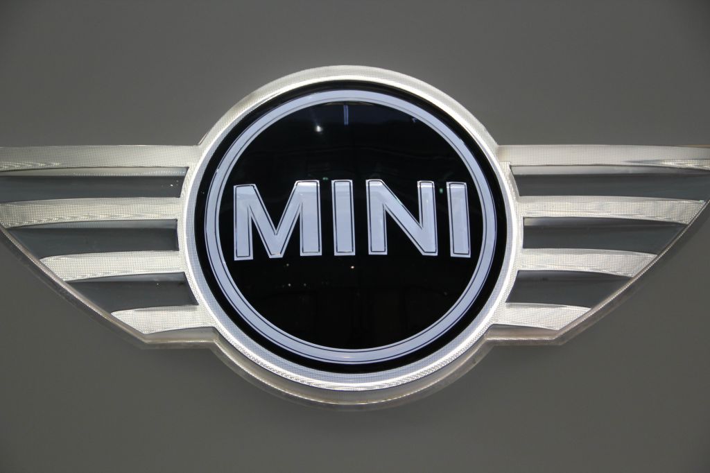 all kinds of car badge