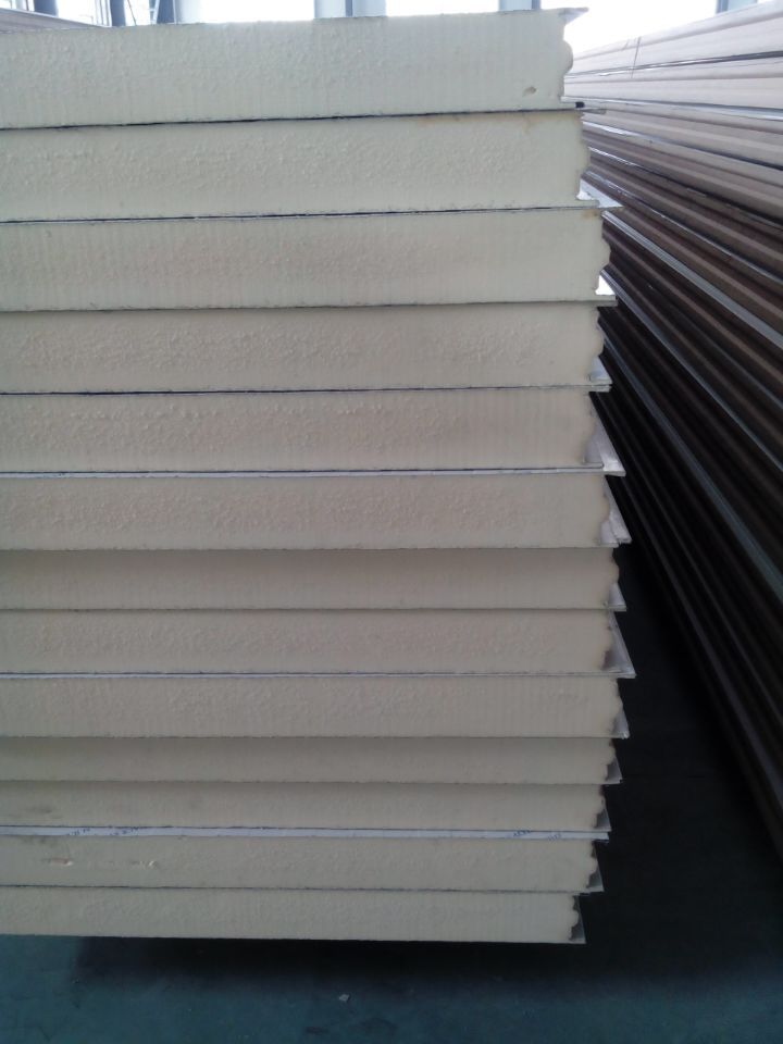 Polyurethane sandwich panel