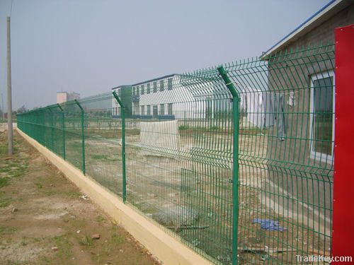 wire mesh fence