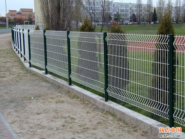 green plastic coated wire fencing
