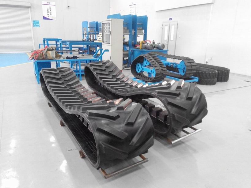 Harvester (Kubota, Yanmar, Lovol 350X90, 400X90, 450X90) Rubber Track